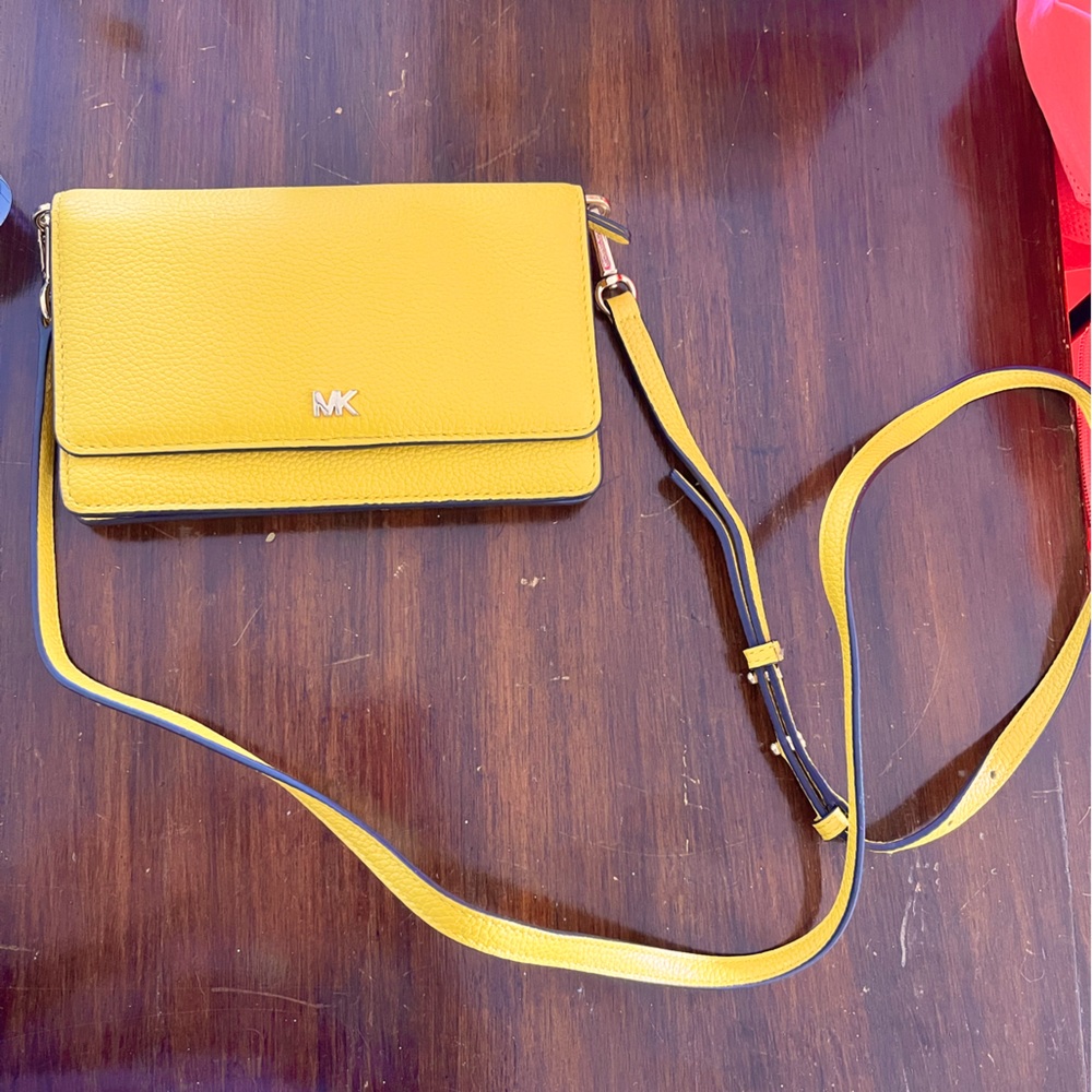 Michael Kors Crossbody Wallet
